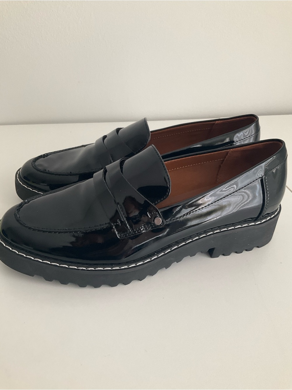 Franco Sarto 7 M Black Patent-Look Lug Sole Loafers - Picture 4 of 10